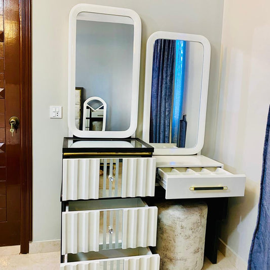 Modern Upholstered Bed Set with Mirrored Nightstands