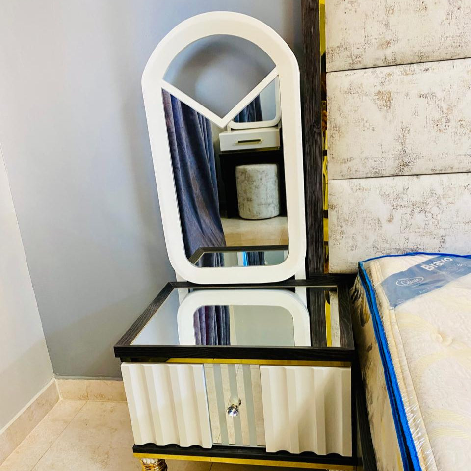 Modern Upholstered Bed Set with Mirrored Nightstands