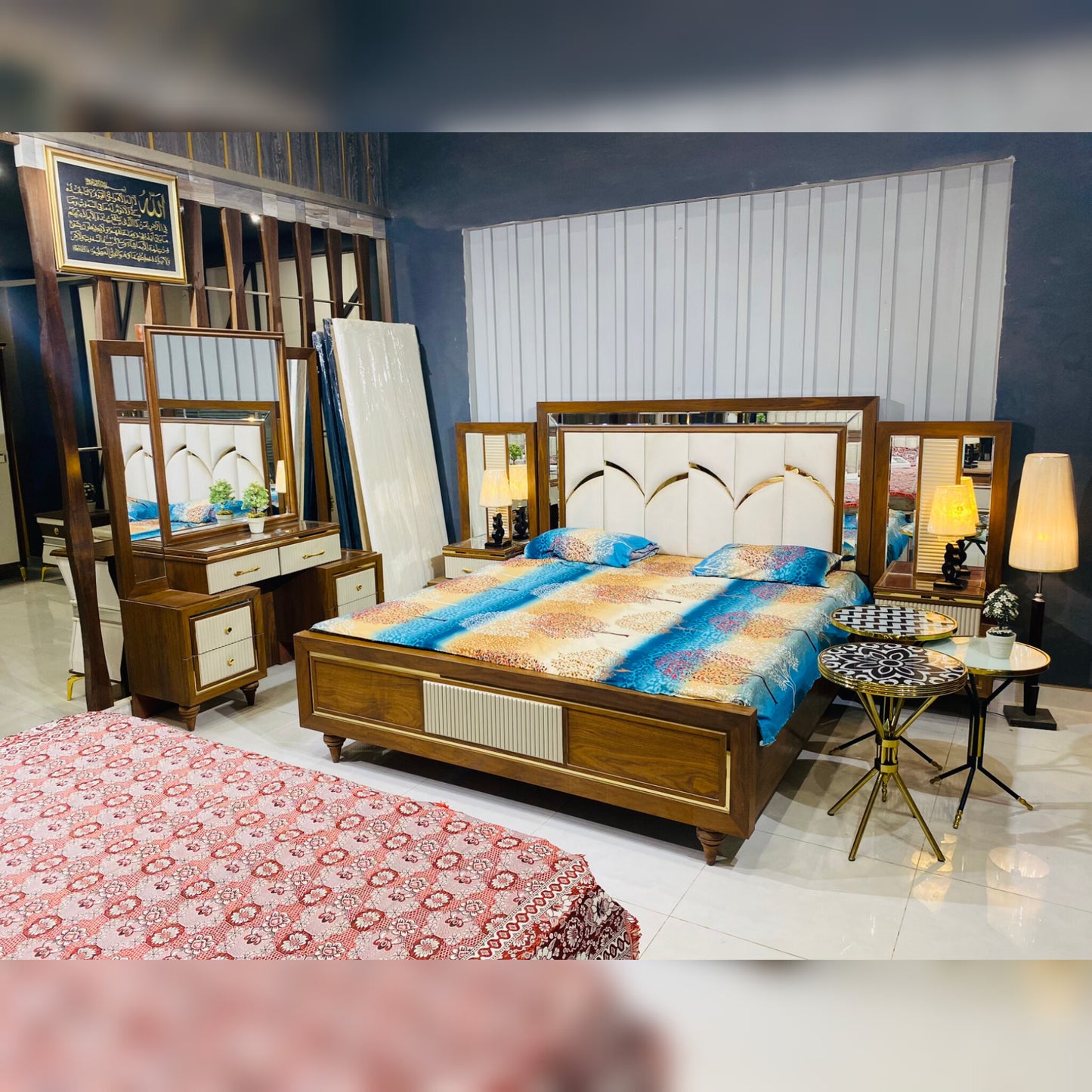 Royal Arch Bed Set – Classic Walnut Elegance