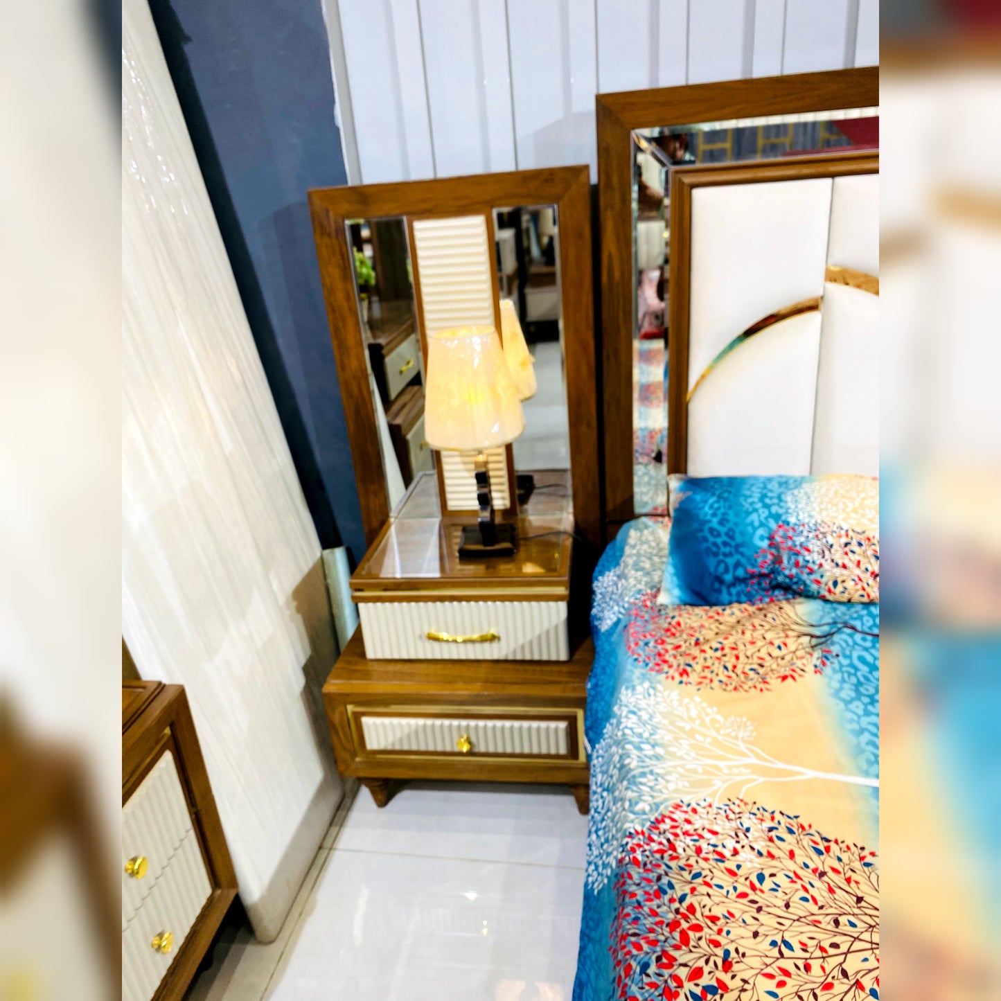 Royal Arch Bed Set – Classic Walnut Elegance